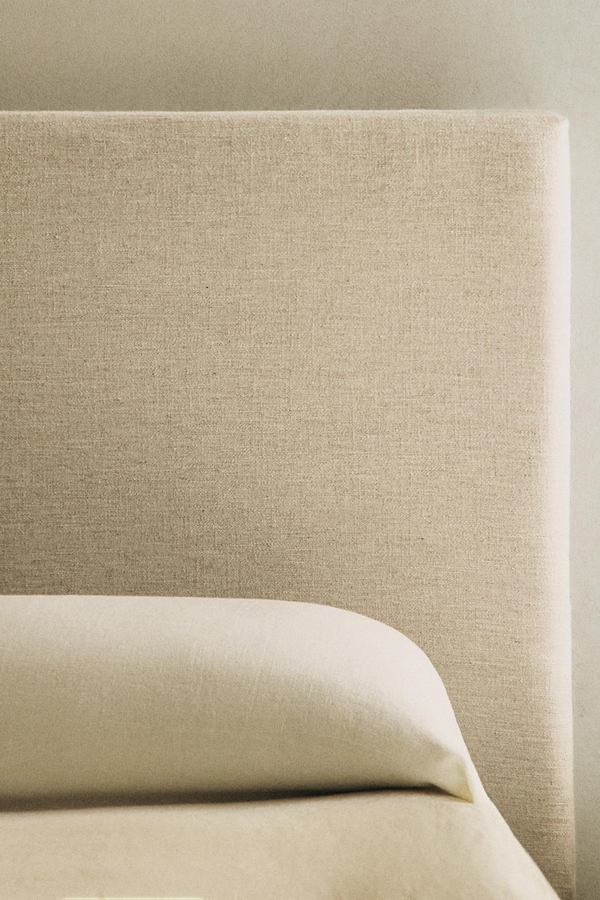 HEADBOARD WITH A HEMP AND COTTON COVER